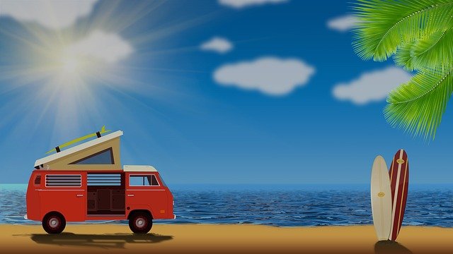 Van à la plage pendant un séjour HomeCamper